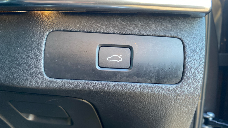 Volvo XC90 2.0 B5D [235] Plus Dark 5dr AWD Geartronic Diesel Estate